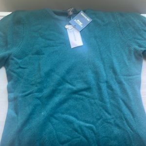 Women medium 100% cashmere crew neck sweater